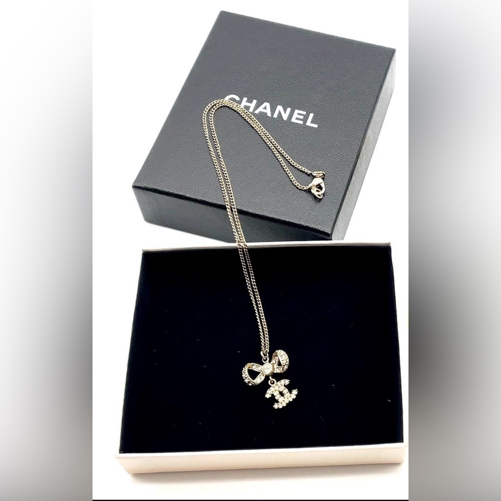 Auth🔥CHANEL  Crystal Bow Necklace🌸W/ free COA /Chanel Box-EUC